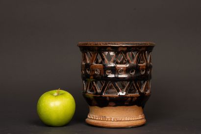 Jean-Michel DOIX (né en 1947). 
Vase ajouré...