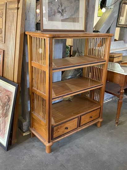 Etagère en bois exotique et chêne
125x95...