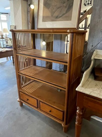 Etagère en bois exotique et chêne
125x95...