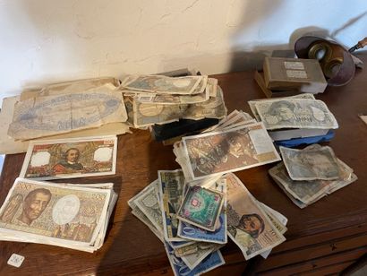 Lot de billets de banque en francs