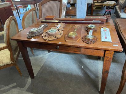 Table à un tiroir
72x115x75cm