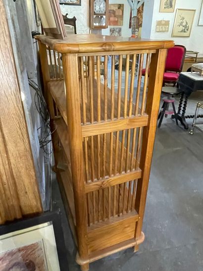Etagère en bois exotique et chêne
125x95...