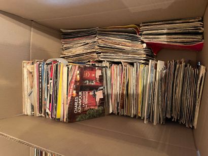 Cinq cartons de disques
(4 de 33 tours et...