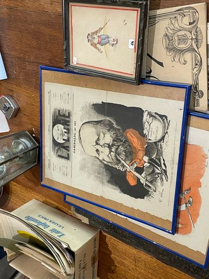 Quatre cadres et Vieux papier