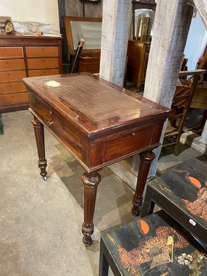 Table à la Tronchin en acajou et placage...
