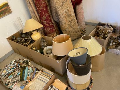Deux cartons de lampes et abats jour