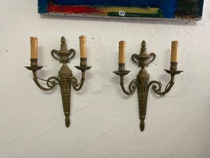 Paire d'appliques en bronze style Louis ...