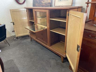 Buffet en bois fruitier , interieur de placage...