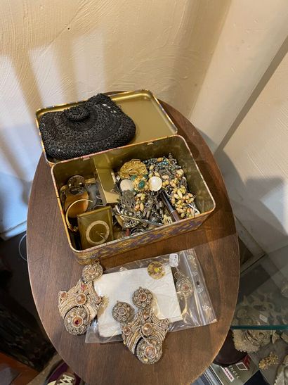 Lot de bijoux fantaisie