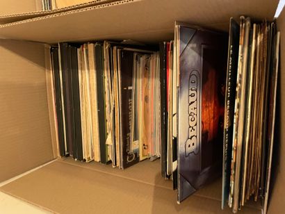 Cinq cartons de disques
(4 de 33 tours et...