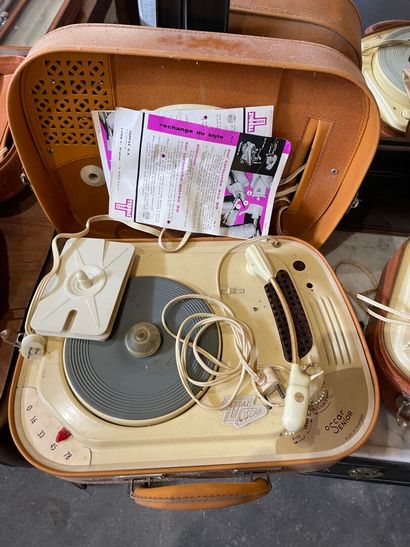 Trois tourne-disques : Deux TEPPAZ et 1 ...