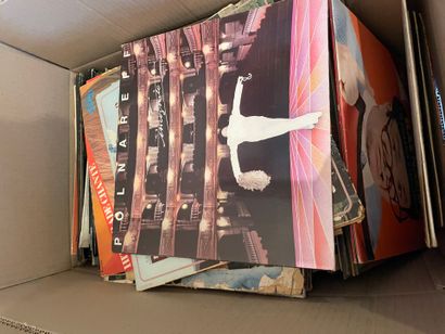 Cinq cartons de disques
(4 de 33 tours et...
