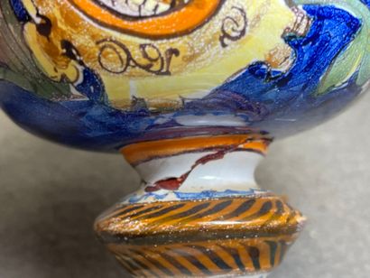 SAINT CLEMENT Paire de vases cornet en faience...
