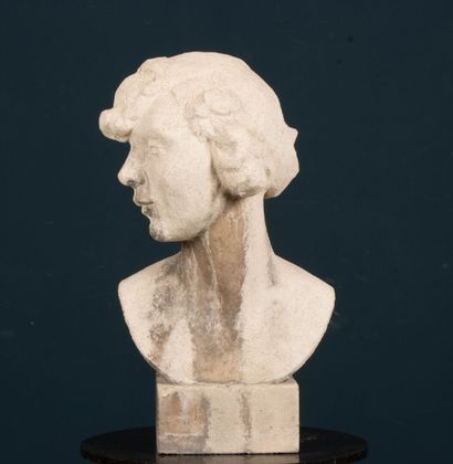 Buste de femme en pierre sculptée. Années...