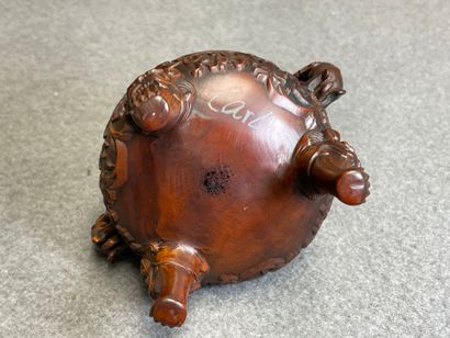 $
Brule parfum en bois sculpté. 
Chine XIX°
H....