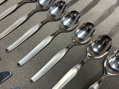 Ménagère de couverts en inox GUY DEGRENNE
12...
