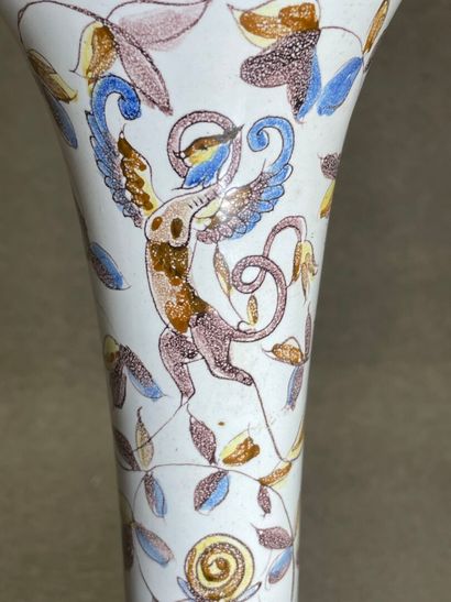 SAINT CLEMENT Paire de vases cornet en faience...