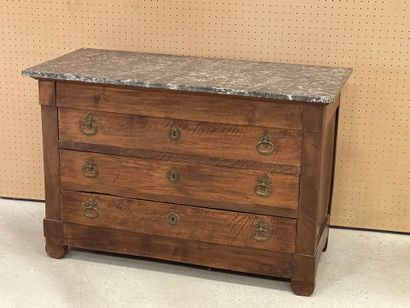 Commode en noyer et placage de noyer, dessus...