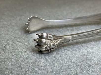 Lot de couverts en métal argenté: Pelle à...