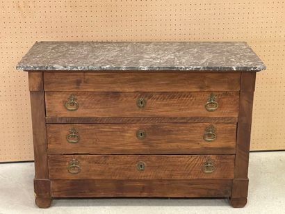 Commode en noyer et placage de noyer, dessus...