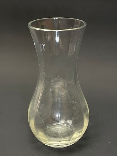 BACCARAT. 
Vase en cristal. 
H. : 25,5 c...