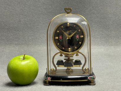 SCHATZ.
Pendulette sous globe plastique.
H....
