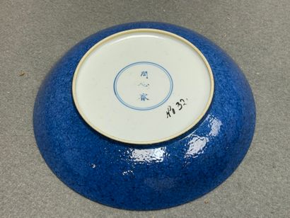 Assiette en porcelaine de Chine. 
D. :20...