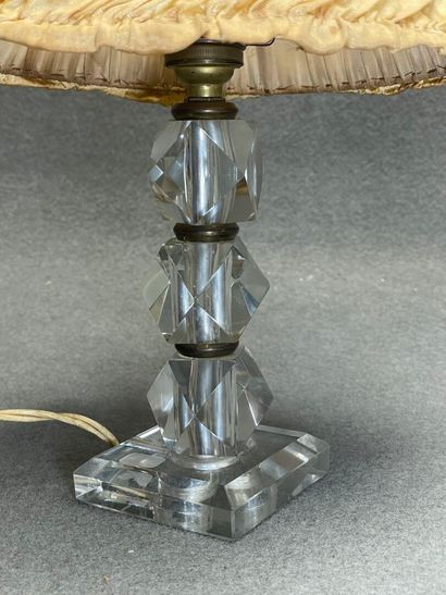Ensemble de trois petites lampes en verre...