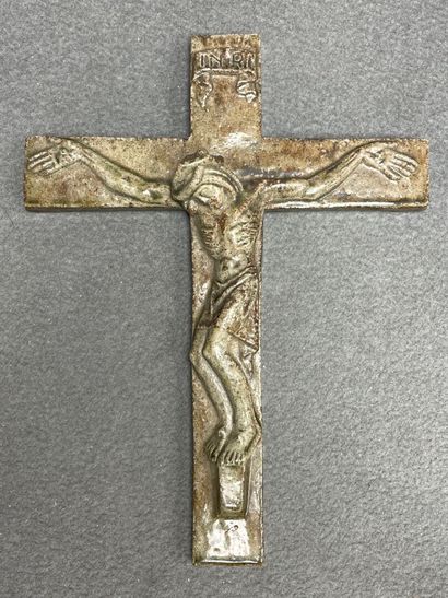 Christ en céramique. 
33 x 25 cm.