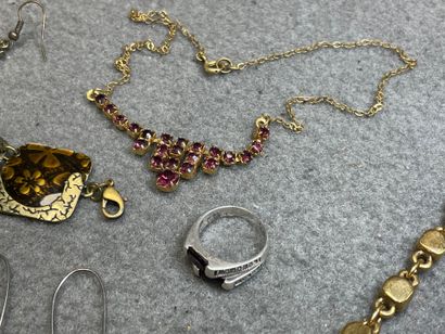 Ensemble de bijoux fantaisie, boucles d'oreille,...