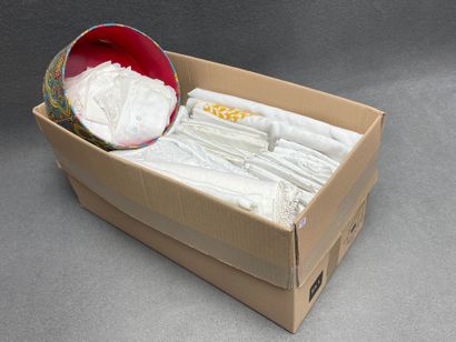 Carton de nappes, serviettes de table et...
