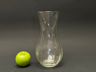 BACCARAT. 
Vase en cristal. 
H. : 25,5 c...