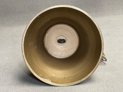 Importante cloche en bronze datée 1924.
Fondeur...