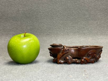 Rince-pinceaux en bois sculpté. 
Chine XIX°
4...