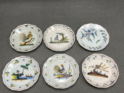 Lot de six assiettes en faïence de Nevers...