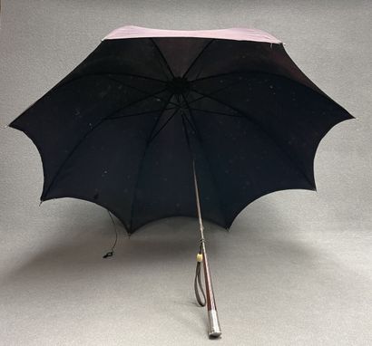 Deux parapluies fin XIX, pommeaux métal argenté....