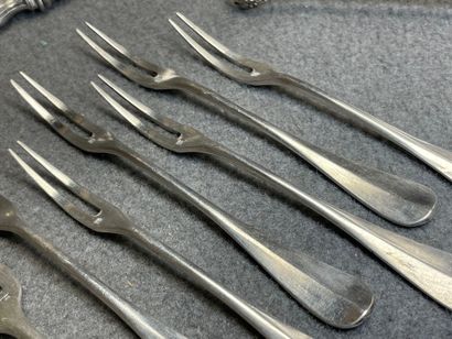 Lot de couverts en métal argenté: Pelle à...