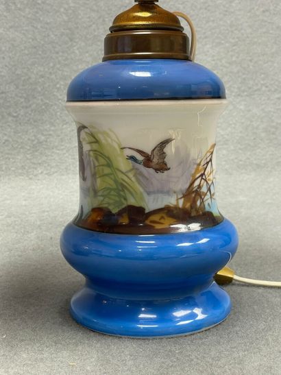 Lampe en porcelaine fin XIX° et bouilloire...