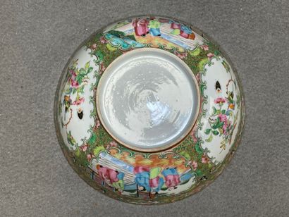 Bol en porcelaine de Canton polychrome 
H:...