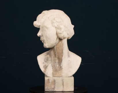 Buste de femme en pierre sculptée. Années...