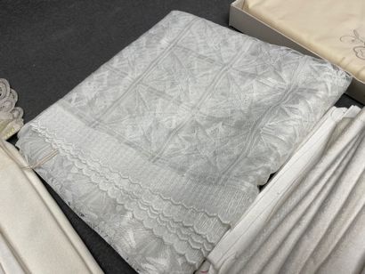 Lot de nappes, serviettes et linge diver...