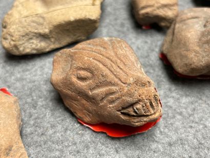 Lot d'objets de fouilles. 
H. : de 2 à 6...
