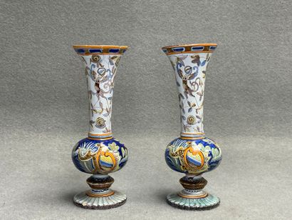 SAINT CLEMENT Paire de vases cornet en faience...