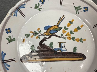 Lot de six assiettes en faïence de Nevers...
