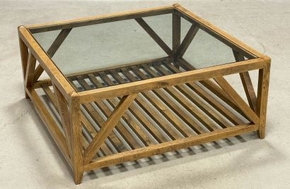 Table basse en bois, plateau verre. 
45 x...