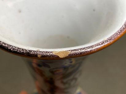 SAINT CLEMENT Paire de vases cornet en faience...