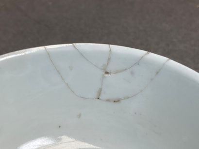 Bol en porcelaine de Chine. à décor de peches...
