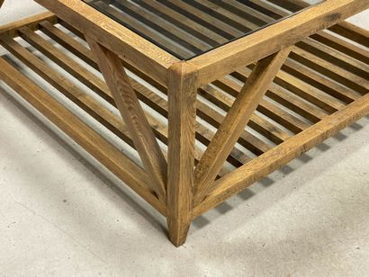 Table basse en bois, plateau verre. 
45 x...