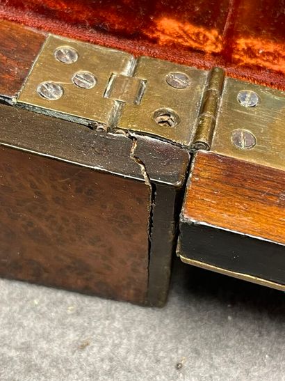 Ecritoire en placage de loupe et bois noirci,...