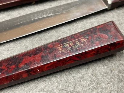 Ménagère de couverts en métal argenté et...